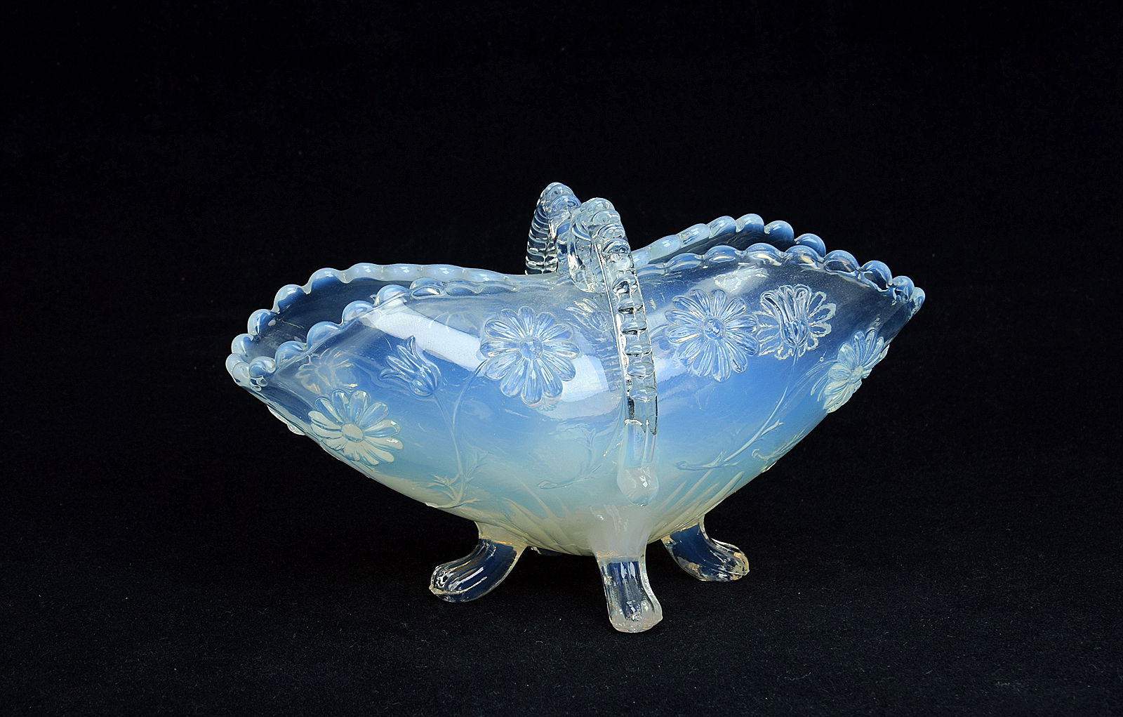 Sowerby opalescent Blanc de Lait, round crimped sugar with four feet, two handles and daisy decoration