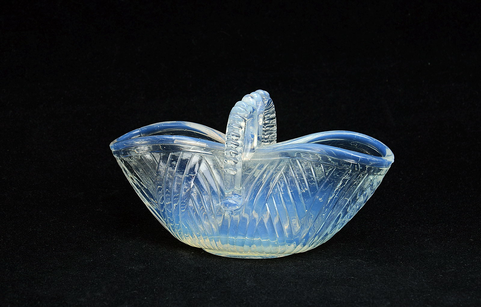 Sowerby opalescent Blanc de Lait, crimped, small round basket with japanese style cross-hatched pattern