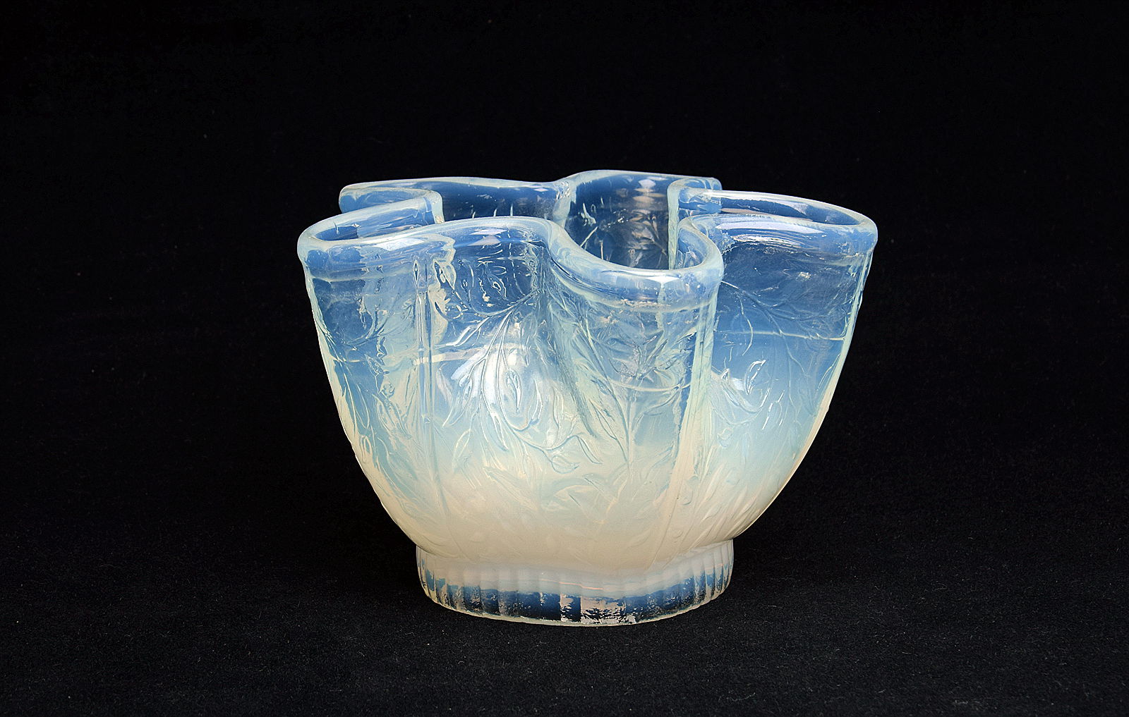 Sowerby opalescent Blanc de Lait, crimped round basket with flower decoration