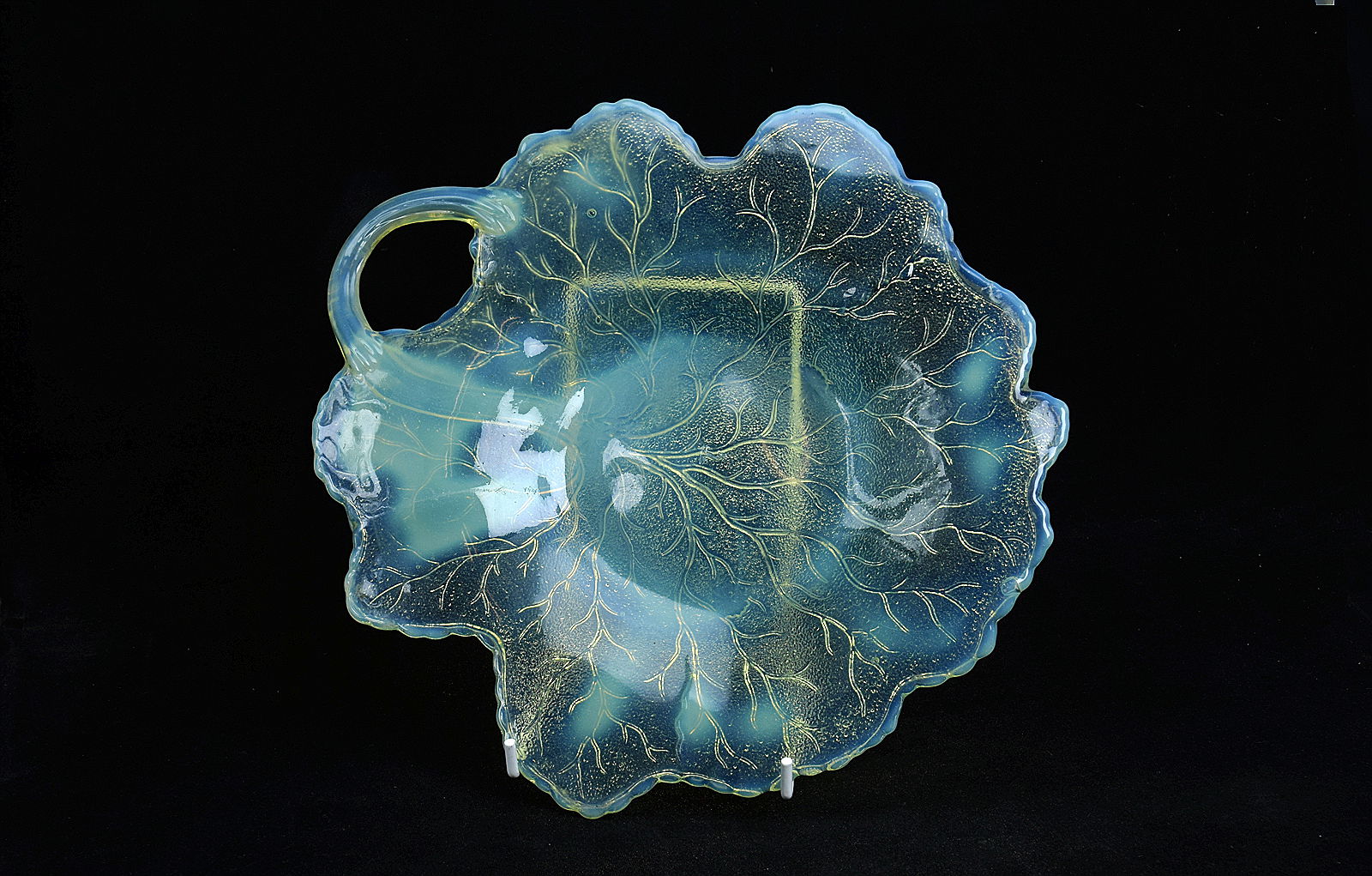 Sowerby stained opalescent Blanc de Lait, large dish in the form of a fig leaf