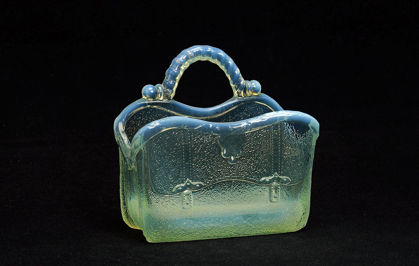 Sowerby stained opalescent Blanc de Lait, Gladstone bag with handle