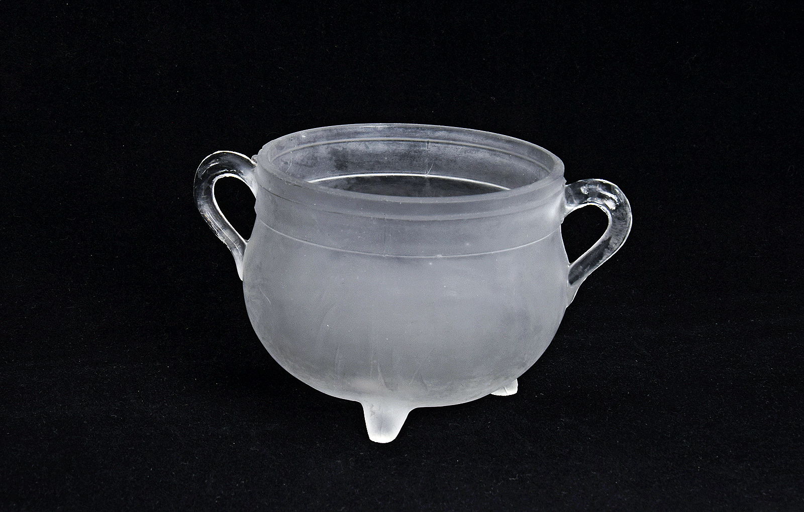Sowerby clear glass, cauldron in clear frosted glass on 3 feet with 2 handles