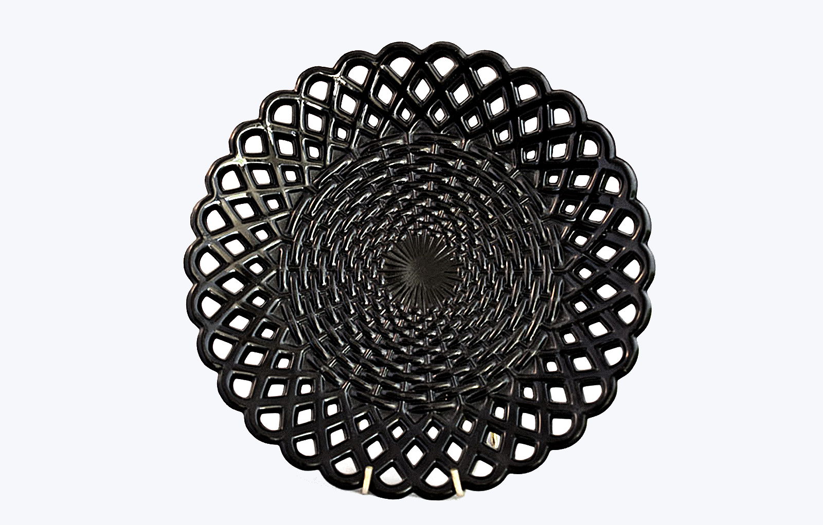 Sowerby jet black, glass ribbon plate