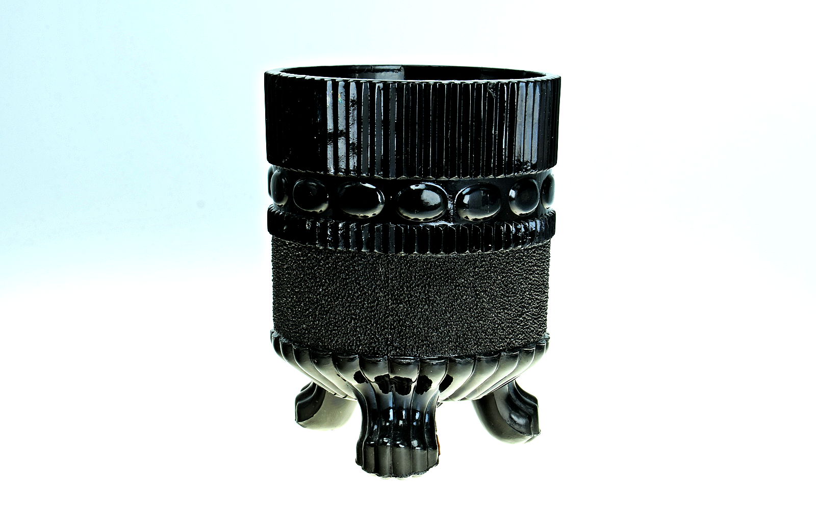Sowerby jet black, 3 footed posy