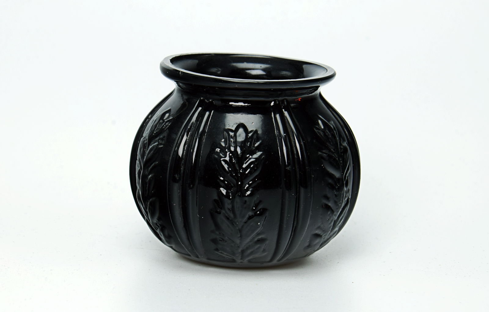 Sowerby jet black, small, round, mould blown posy
