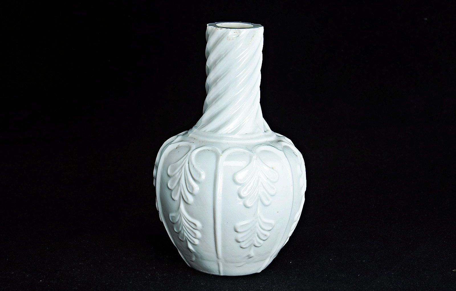 Sowerby opal white, small blown vase