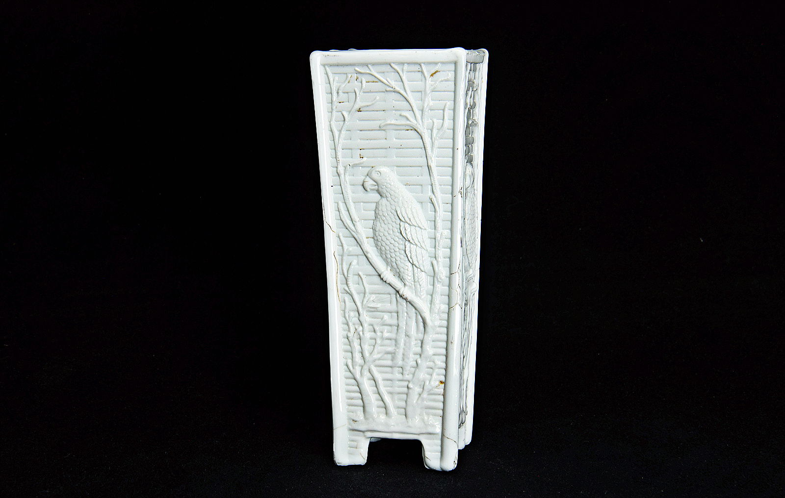Sowerby opal white, small vase with parrot decoration
