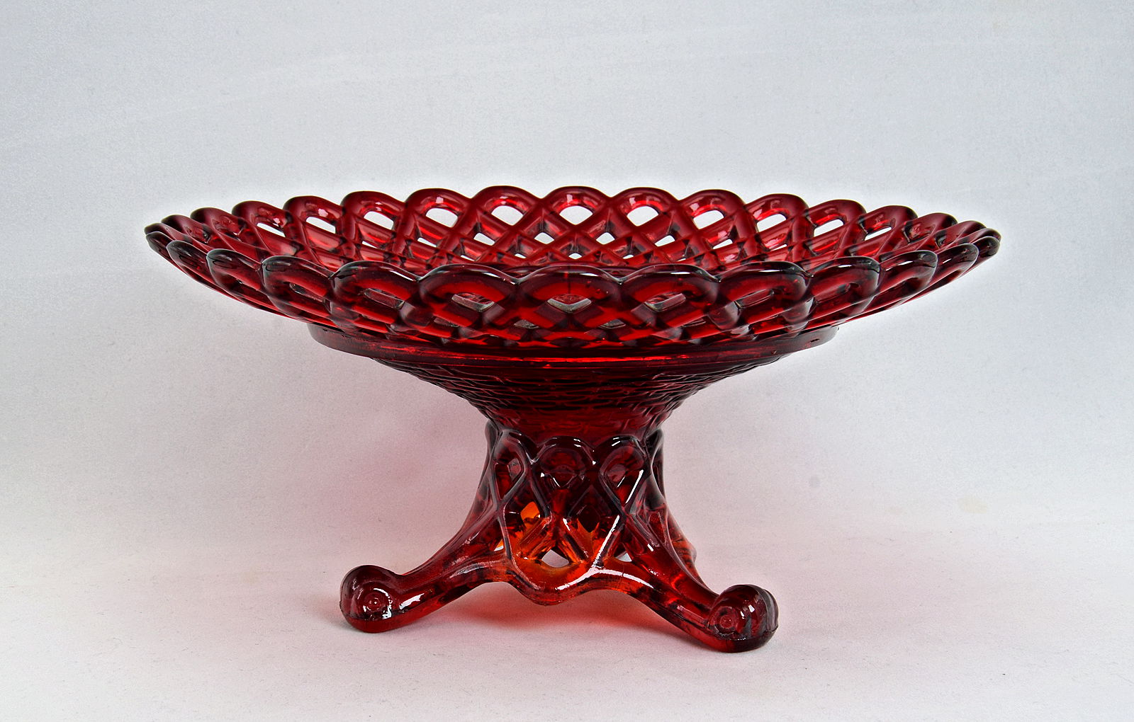 Sowerby ruby red, Rubine, ribbon plate and stand