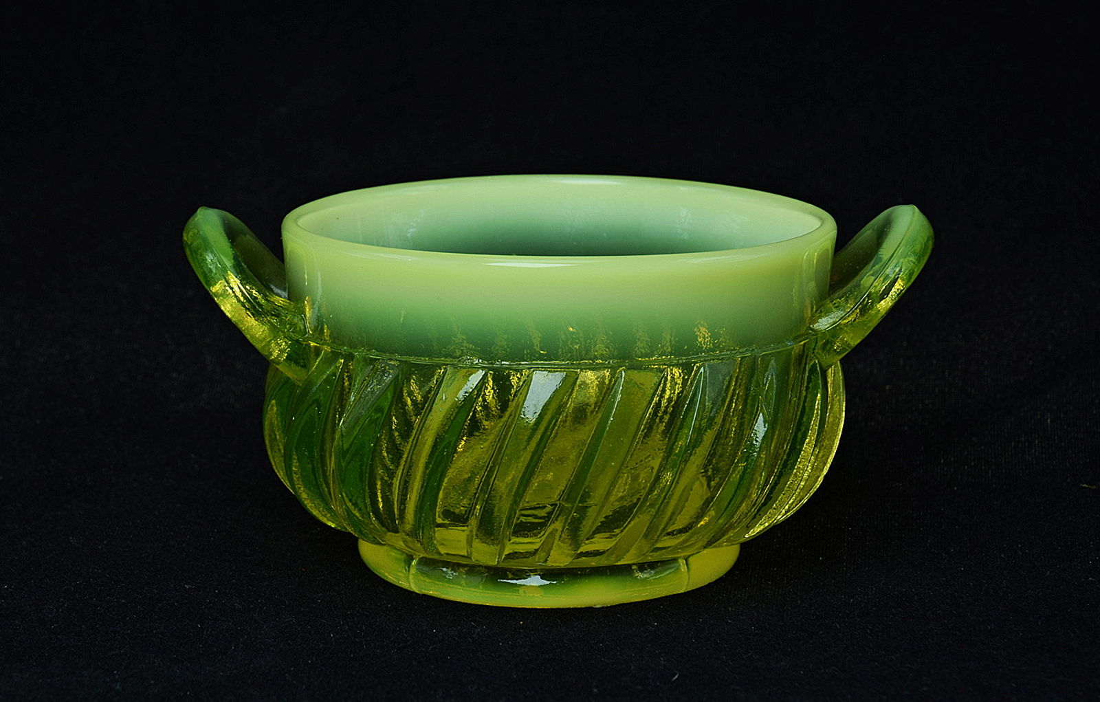 Sowerby 'Pearline' posy vase with 2 handles