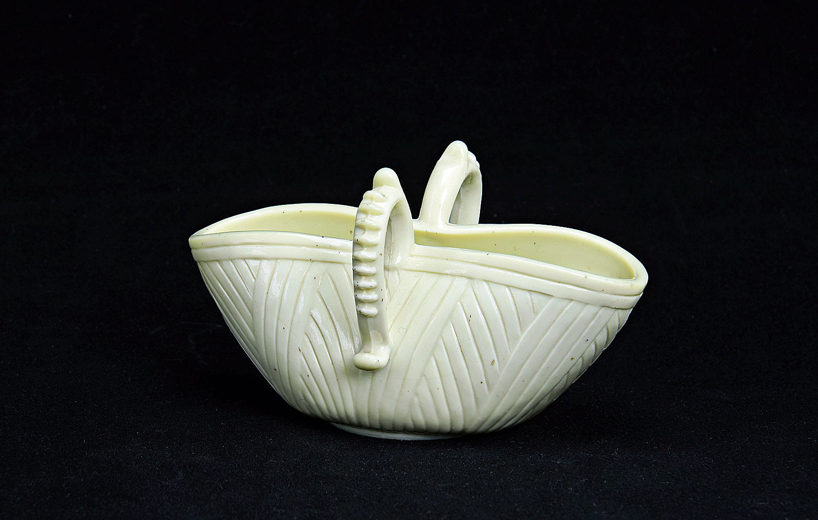 Sowerby Ivory Queensware, crimped, small round basket with japanese style cross-hatched pattern