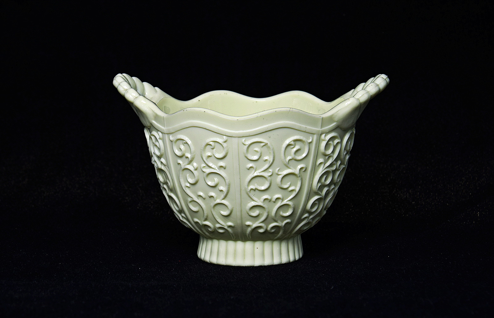 Sowerby Ivory Queensware, small round bowl in oriental style