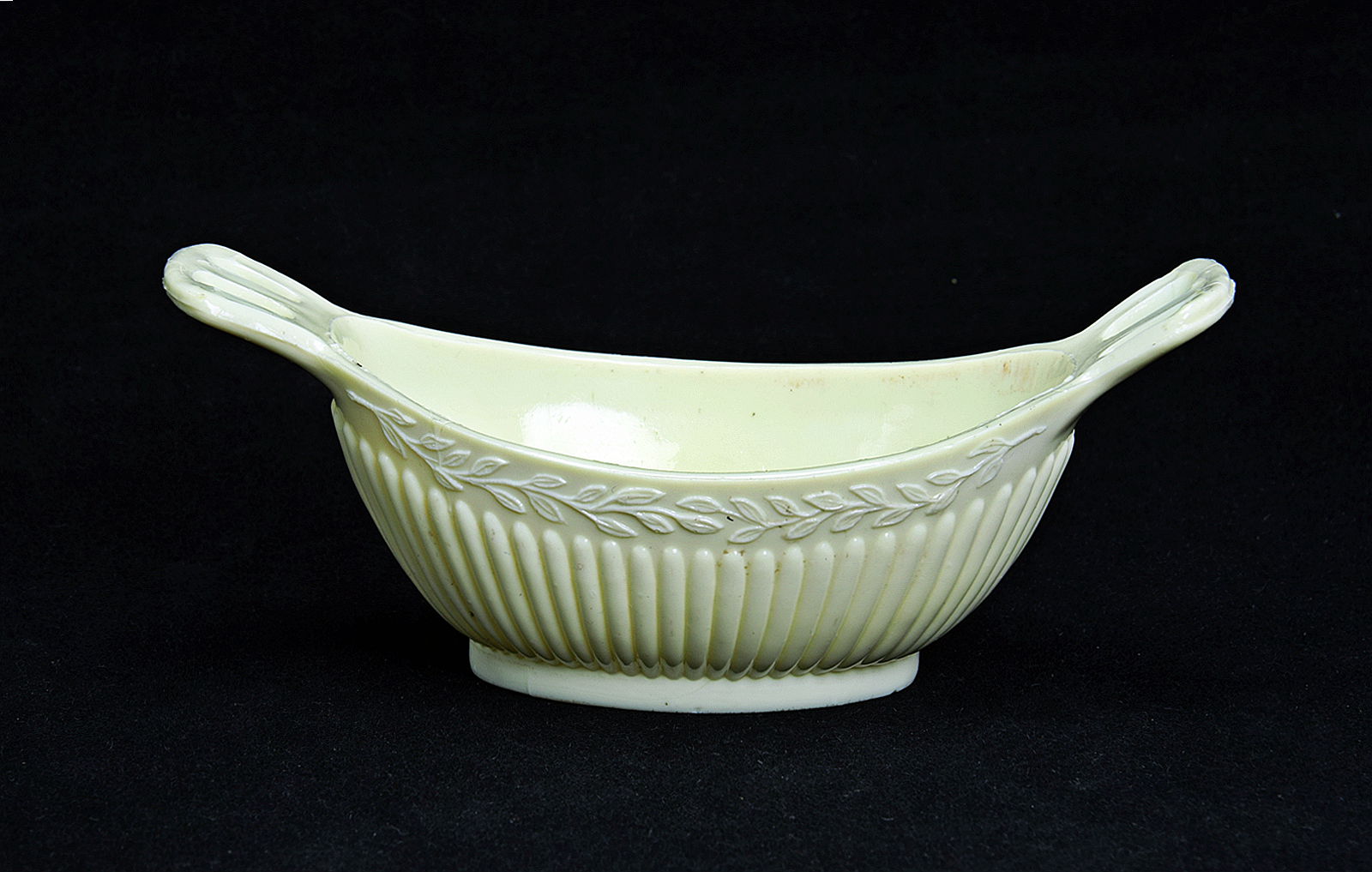Sowerby Ivory Queensware, small oriental style oval basket with ribbed decoration and comb 2 handles