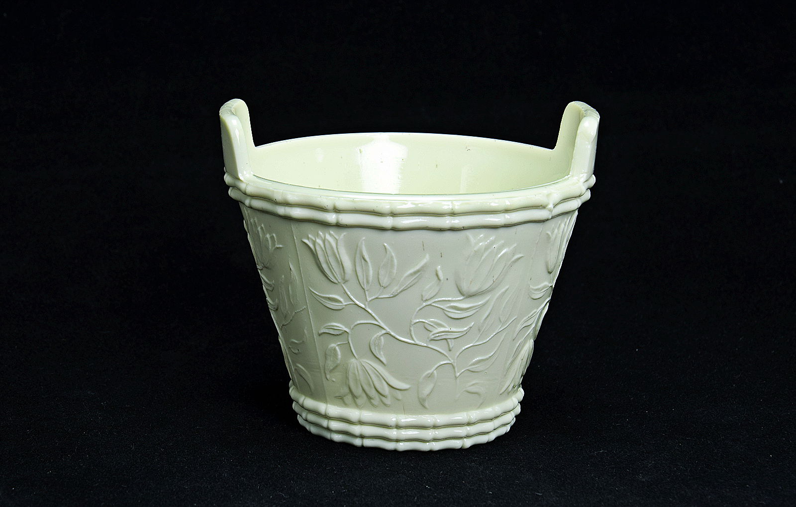 Sowerby Ivory Queensware, tub with two handles decorated with bamboo bands and flowers