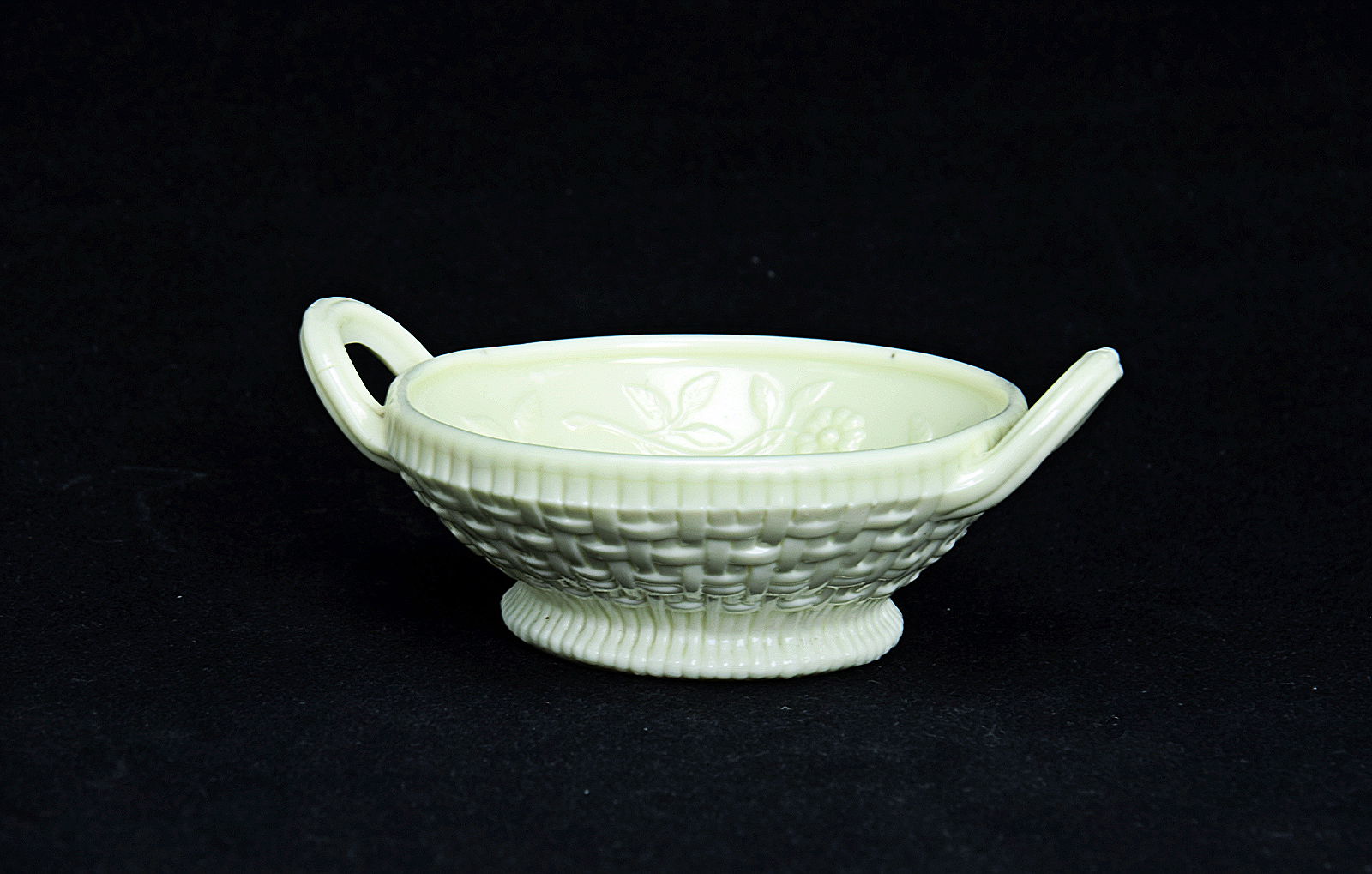Sowerby Ivory Queensware, small basket with basketware pattern outside and flowers inside, 2 handles