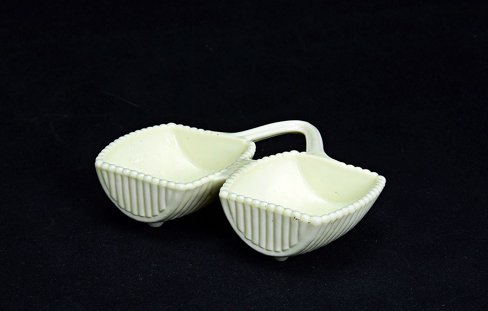 Sowerby Ivory Queensware, small 2 tray dish on 4 feet, ribbed deroration with handle