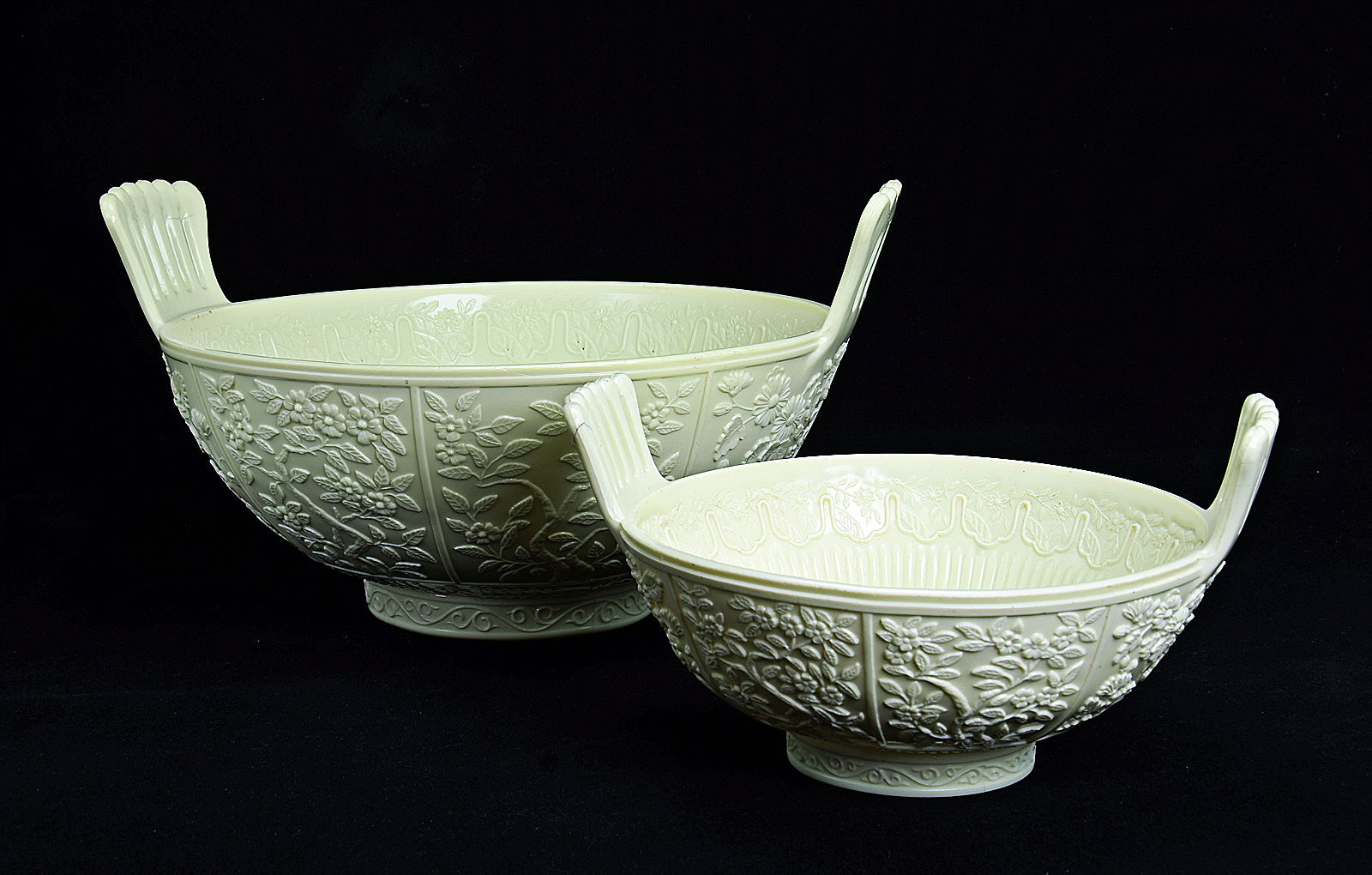 Sowerby Ivory Queensware, showing small and large round bowls together