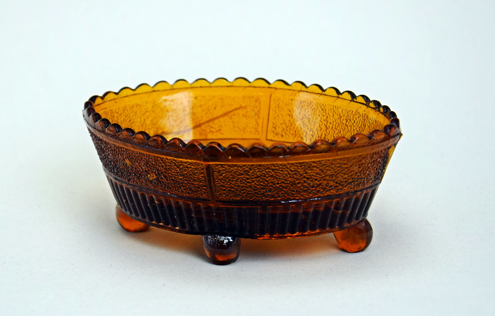 Sowerby tortoiseshell, oblong salt on 4 feet