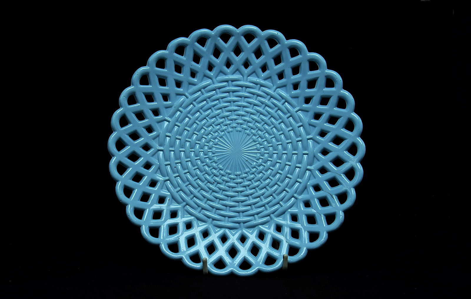 Sowerby turquoise blue, glass ribbon plate