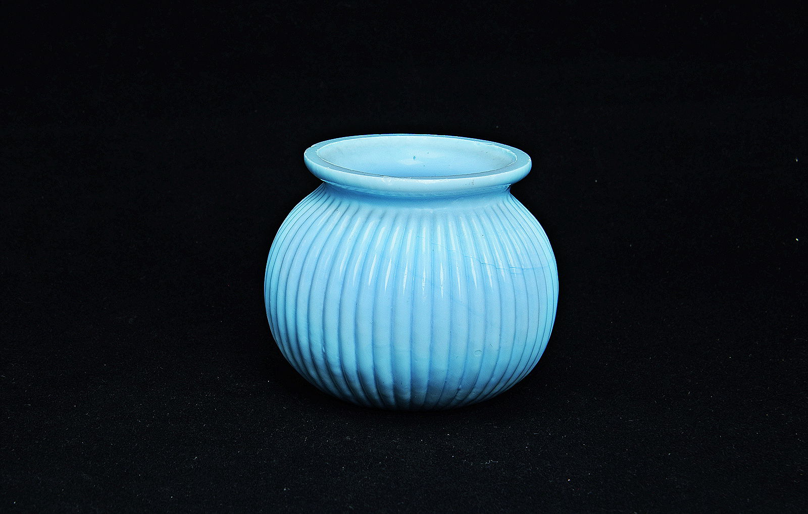 Sowerby turquoise blue, small, round ribbed posy